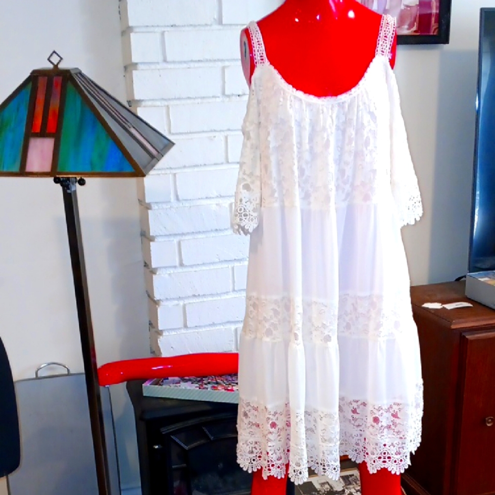 Elegant White Lace Dress